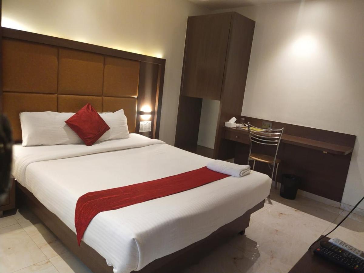 Hotel Monarch Express Near Karnala Sports Academy Panvel,Наві-Мумбаї Екстер'єр фото
